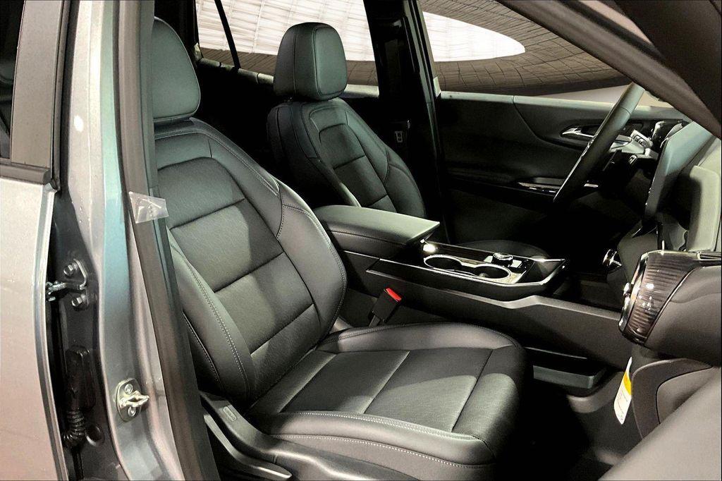 new 2026 Chevrolet Equinox car, priced at $28,443