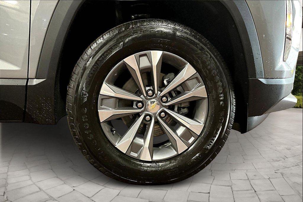 new 2026 Chevrolet Equinox car, priced at $28,443