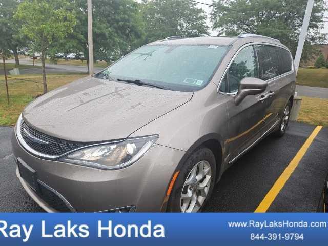 used 2017 Chrysler Pacifica car, priced at $15,486