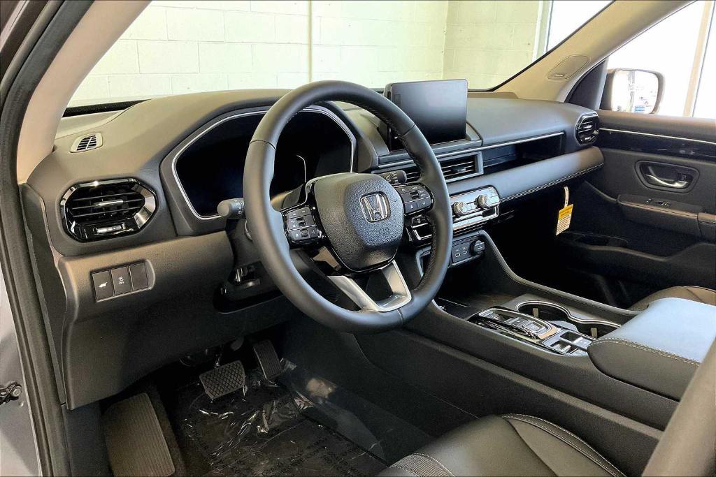 new 2025 Honda Pilot car, priced at $52,995