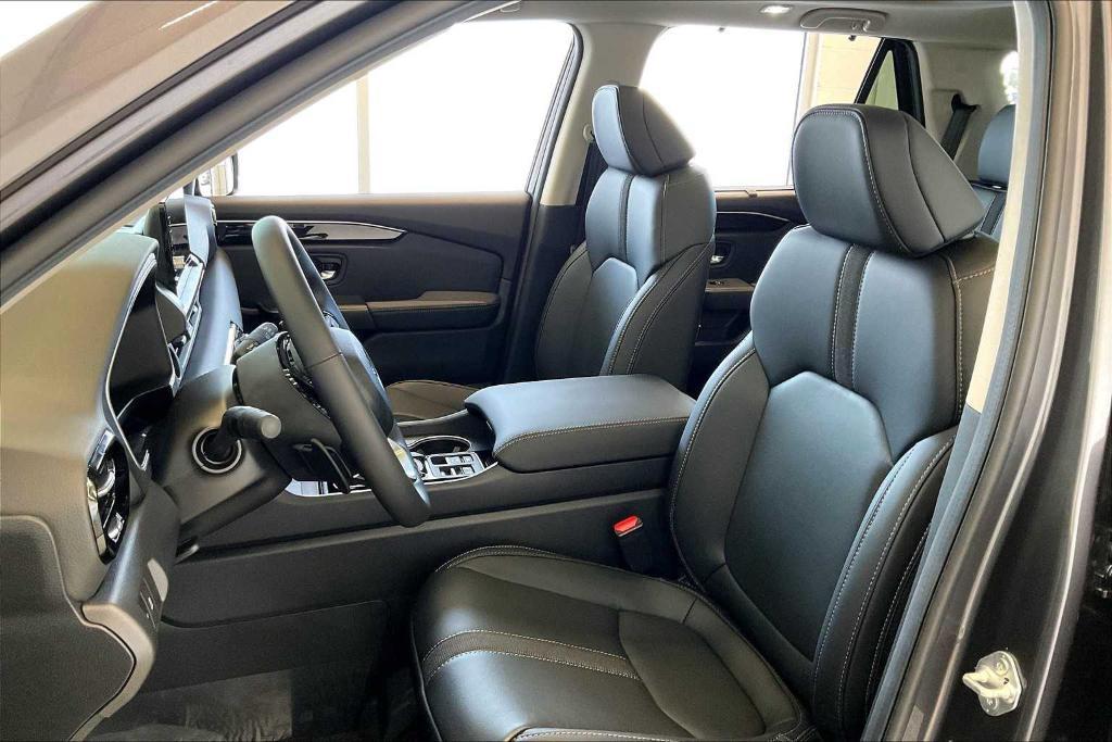 new 2025 Honda Pilot car, priced at $52,995