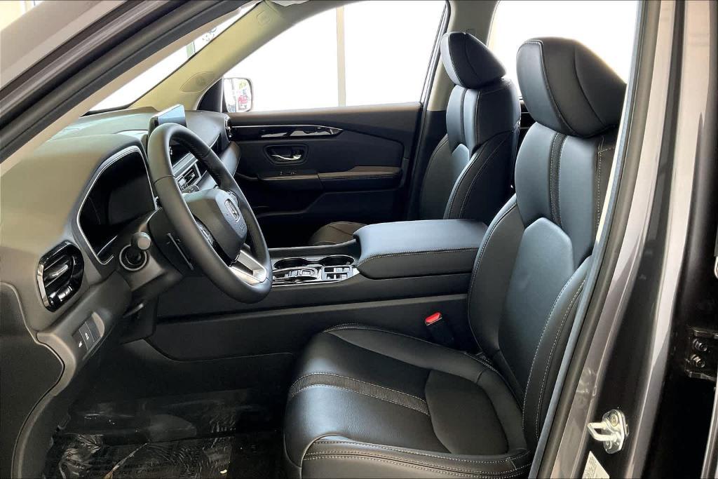 new 2025 Honda Pilot car, priced at $47,095