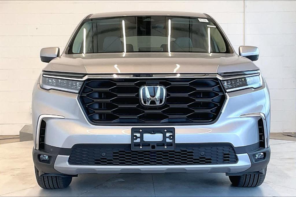 new 2025 Honda Pilot car, priced at $46,995