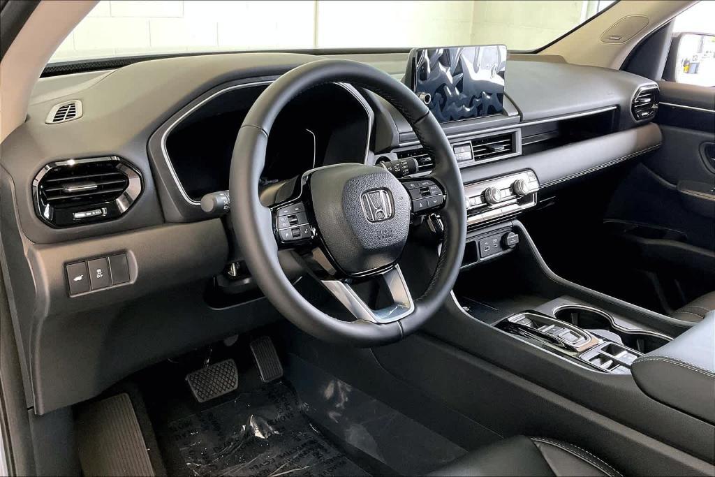 new 2025 Honda Pilot car, priced at $51,550