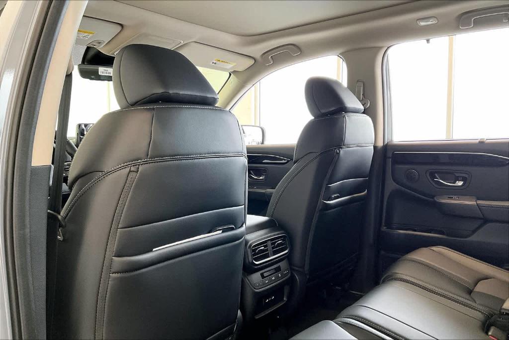 new 2025 Honda Pilot car, priced at $51,550