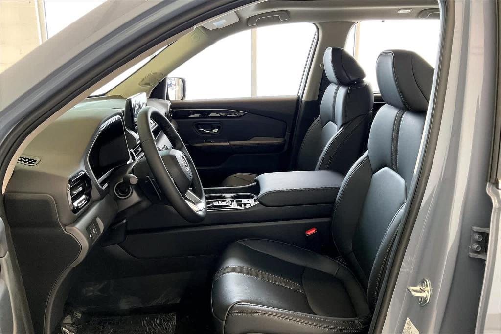 new 2025 Honda Pilot car, priced at $51,550