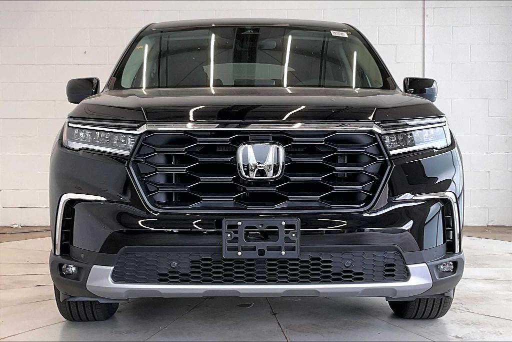 new 2025 Honda Pilot car, priced at $47,095