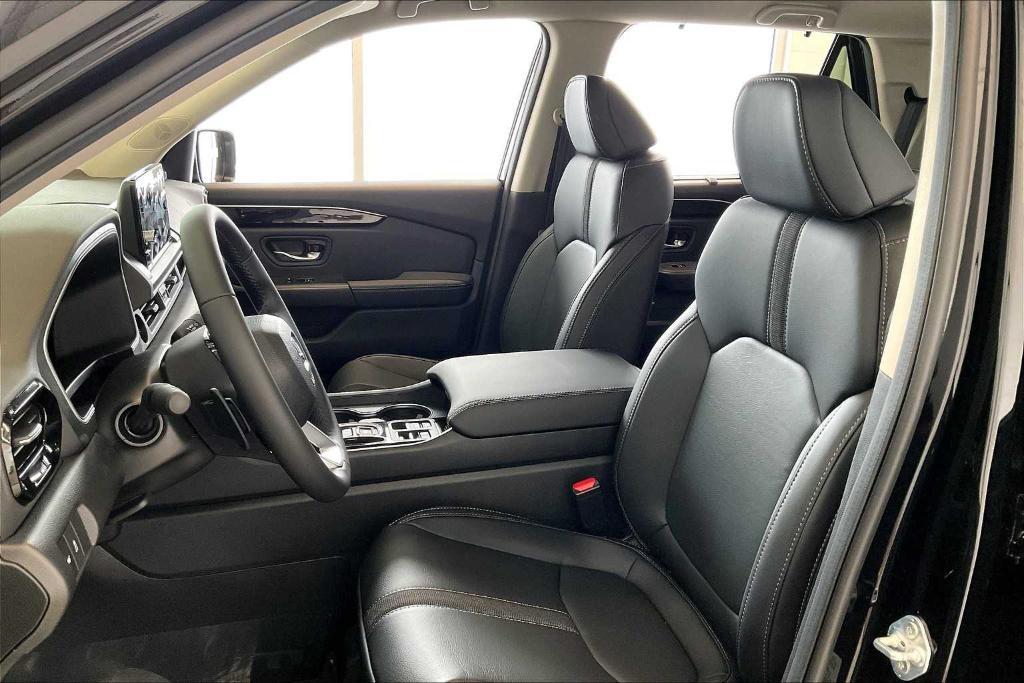 new 2025 Honda Pilot car, priced at $47,095