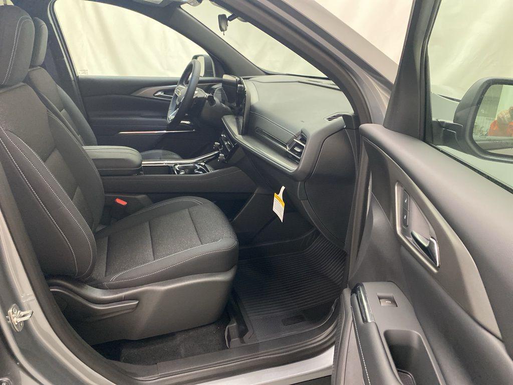 new 2026 Chevrolet Traverse car, priced at $45,120