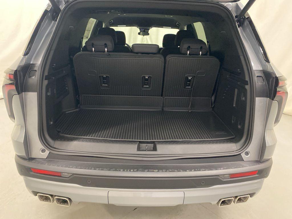 new 2026 Chevrolet Traverse car, priced at $45,120
