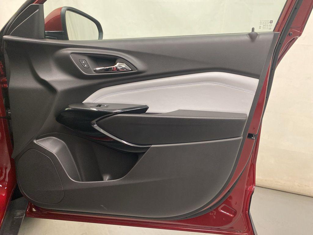new 2025 Chevrolet Trax car, priced at $24,095