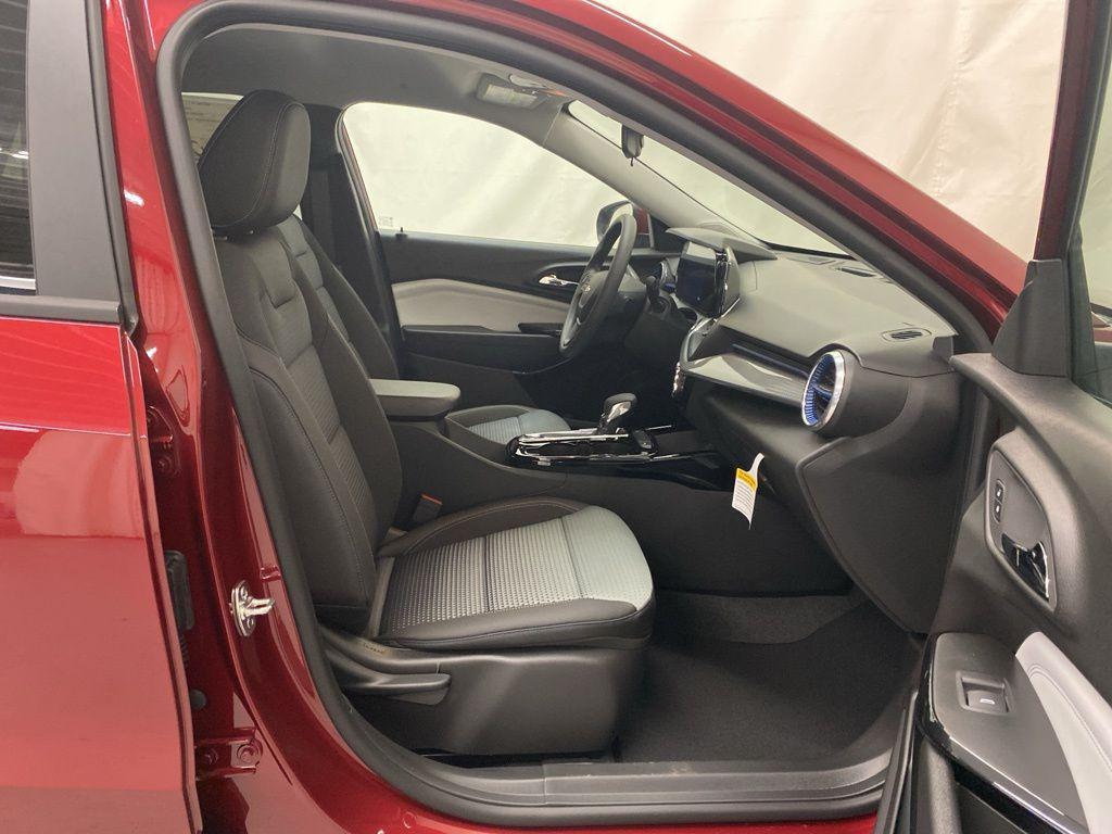 new 2025 Chevrolet Trax car, priced at $24,095