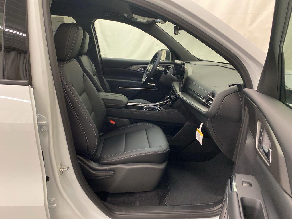 new 2026 Chevrolet Traverse car, priced at $46,120