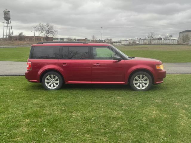 used 2009 Ford Flex car, priced at $6,299