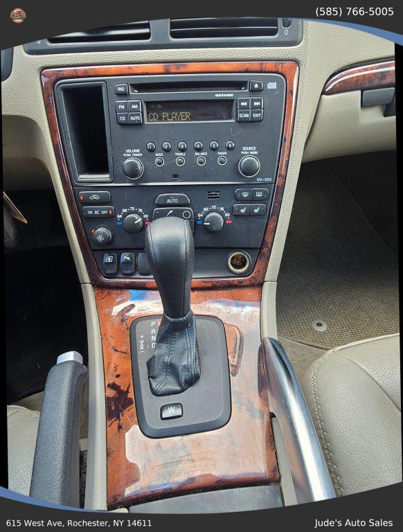 used 2007 Volvo XC70 car, priced at $5,499