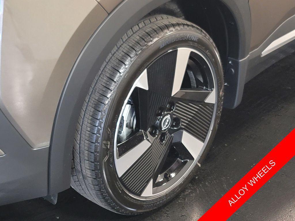 new 2025 Nissan Kicks car, priced at $29,223