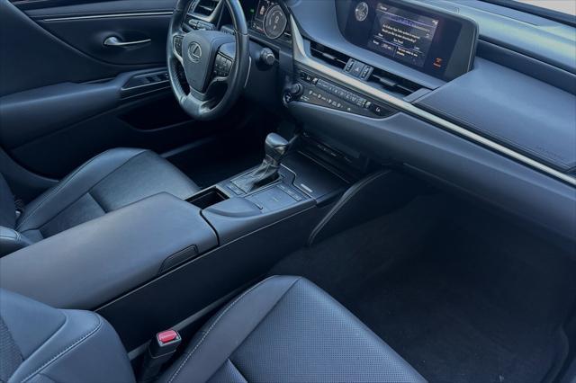 used 2019 Lexus ES 300h car, priced at $33,521