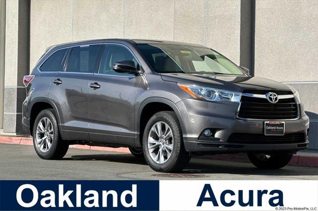 used 2016 Toyota Highlander car, priced at $19,195