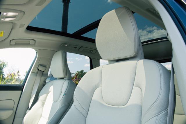 used 2022 Volvo XC60 Recharge Plug-In Hybrid car, priced at $34,868