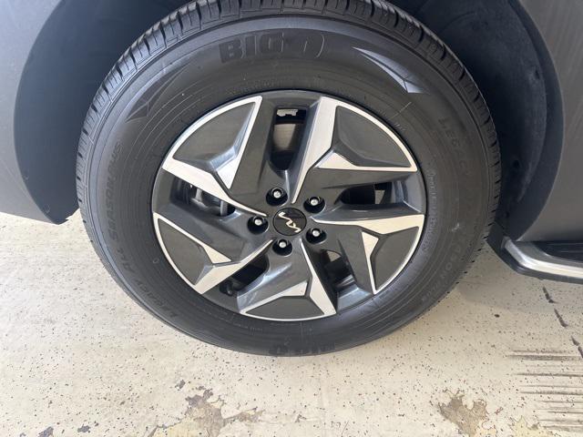 used 2022 Kia Sorento Hybrid car, priced at $27,999