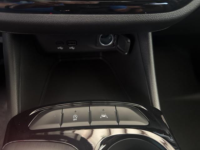 new 2025 Buick Envista car, priced at $28,085