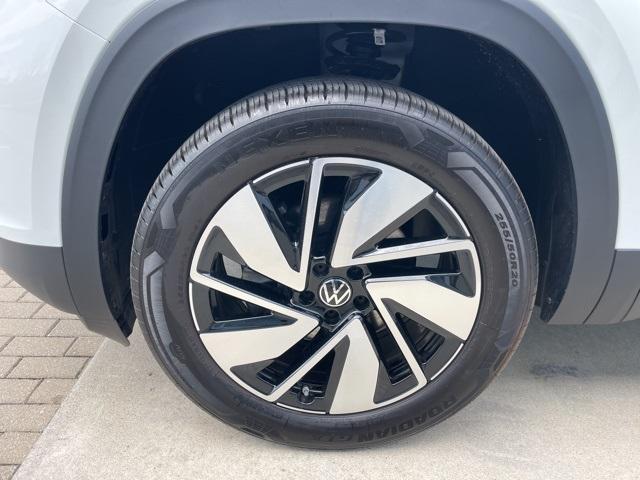 new 2025 Volkswagen Atlas car, priced at $43,983