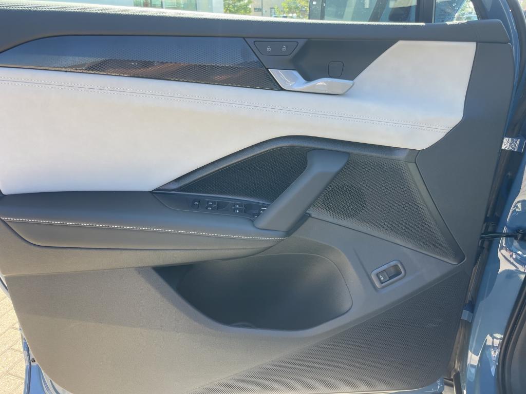 new 2025 Volkswagen Tiguan car, priced at $35,602