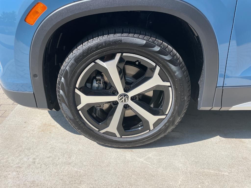 new 2025 Volkswagen Tiguan car, priced at $35,602