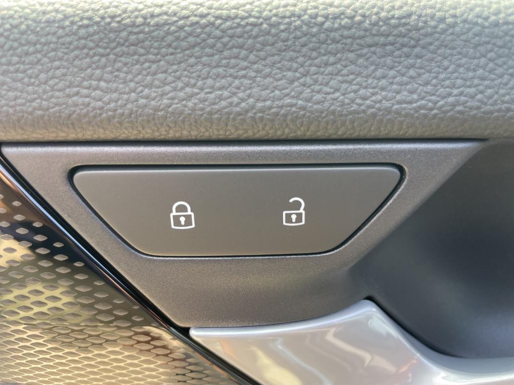 new 2025 Volkswagen Tiguan car, priced at $38,105