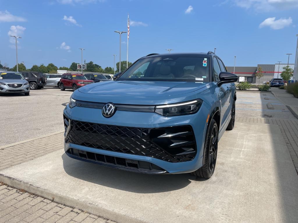 new 2025 Volkswagen Tiguan car, priced at $38,105