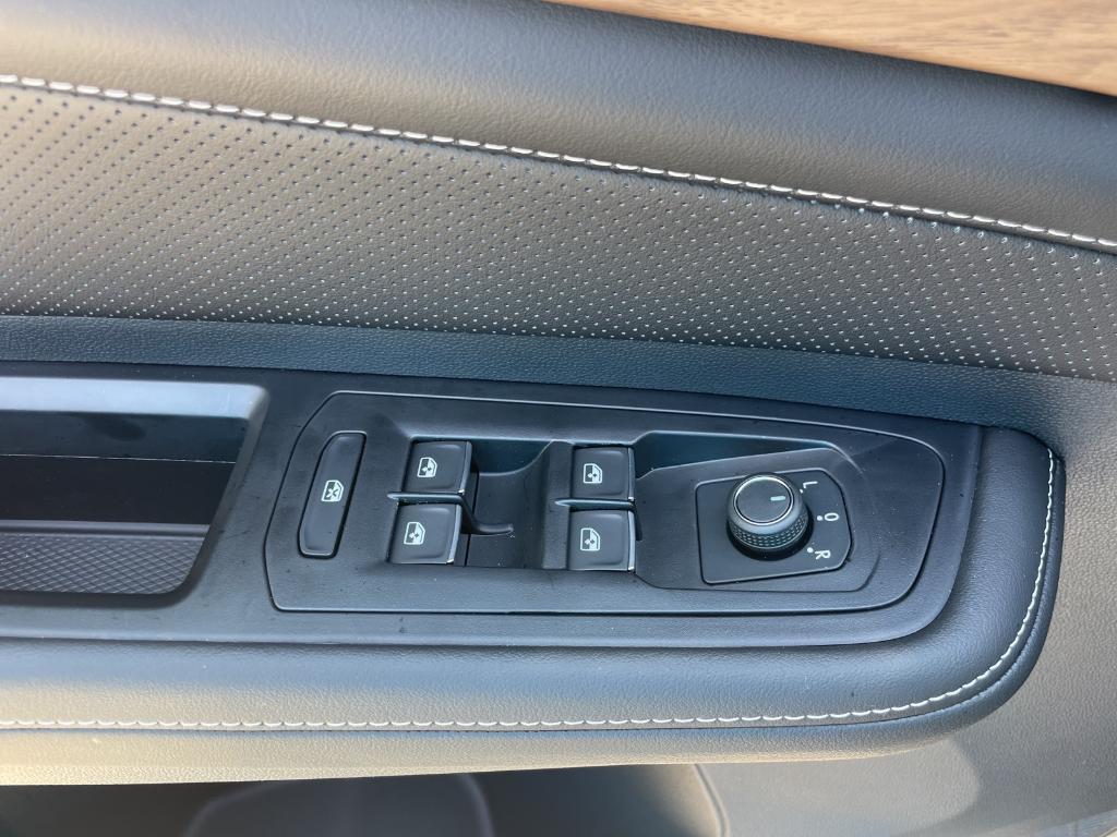new 2025 Volkswagen Atlas car, priced at $37,506