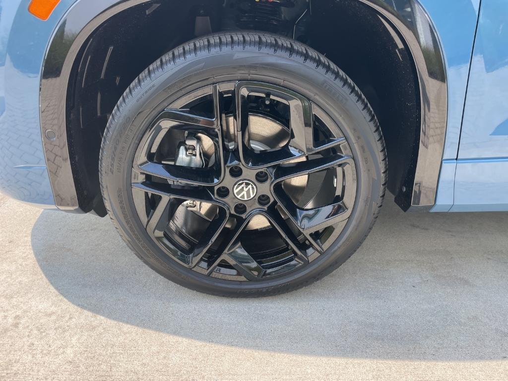 new 2025 Volkswagen Tiguan car, priced at $39,831