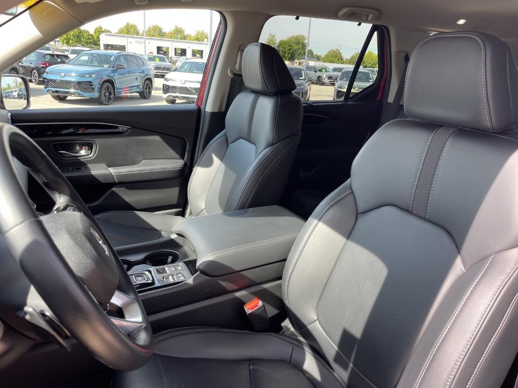 used 2025 Honda Pilot car, priced at $40,972