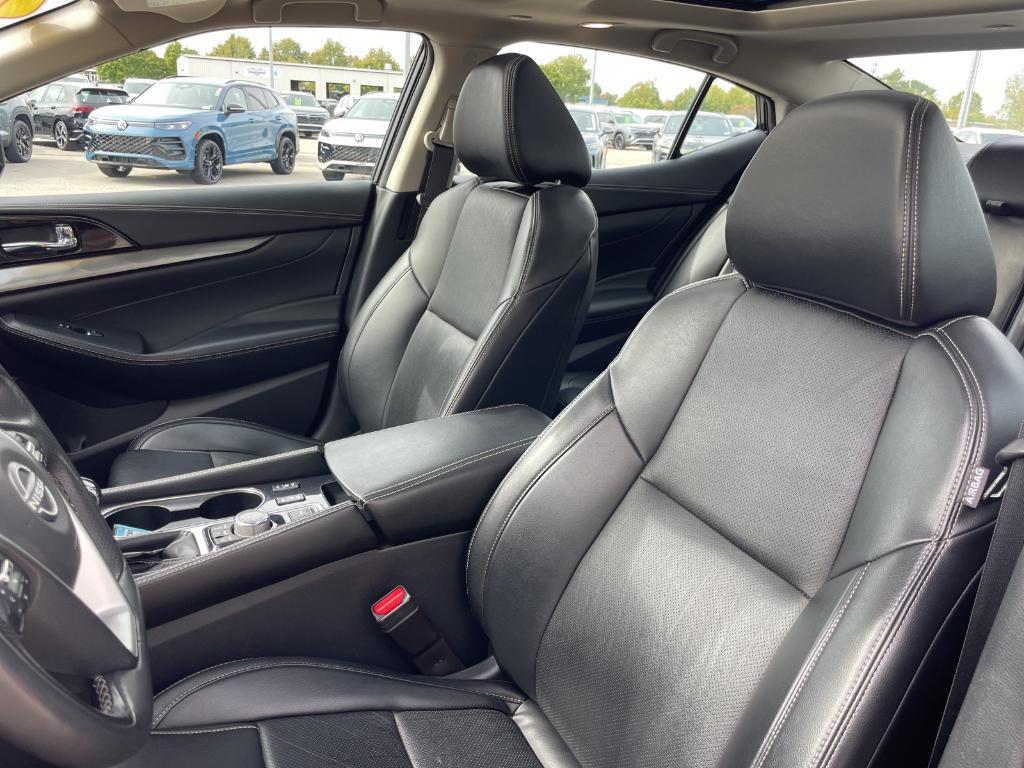 used 2023 Nissan Maxima car, priced at $27,154
