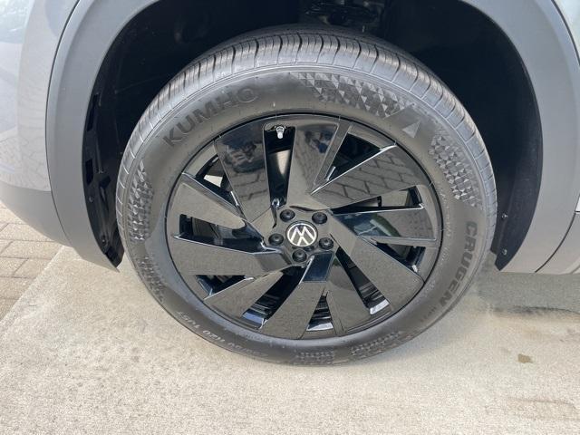 new 2025 Volkswagen Atlas car, priced at $41,443
