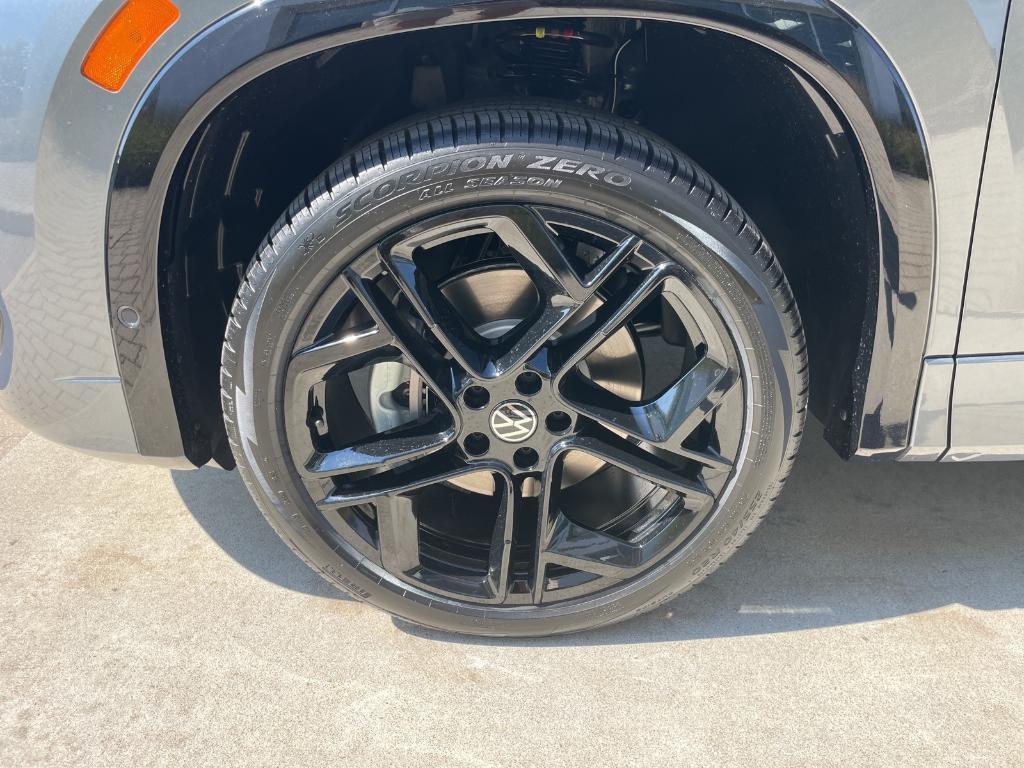 new 2025 Volkswagen Tiguan car, priced at $37,383