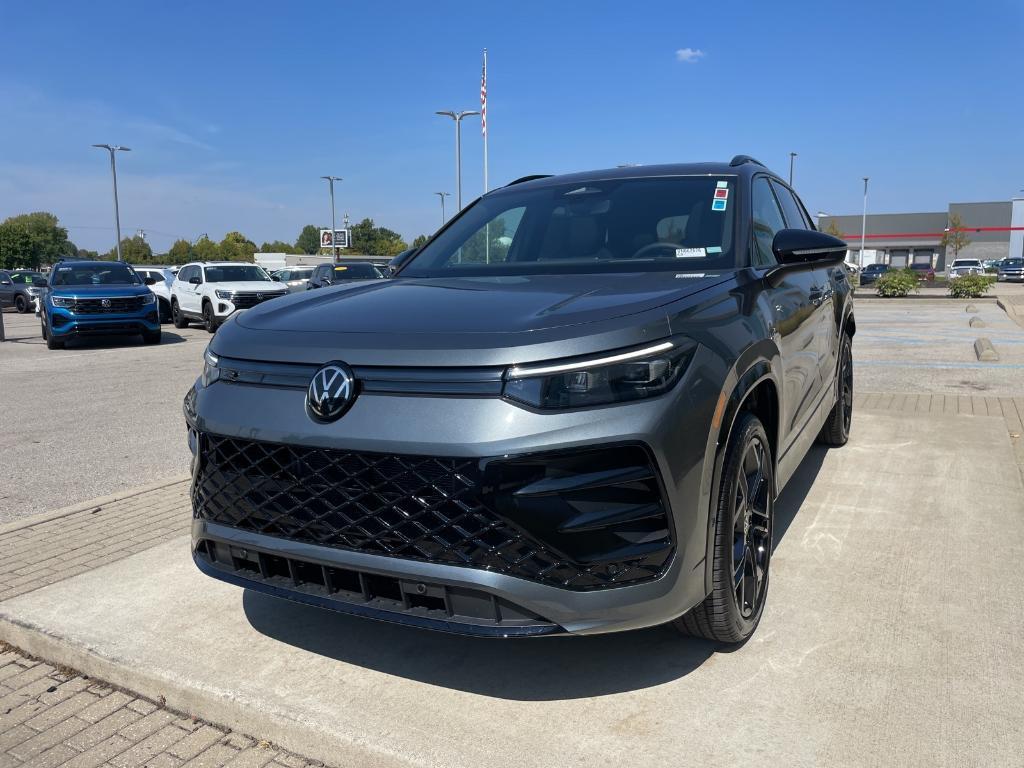 new 2025 Volkswagen Tiguan car, priced at $37,383