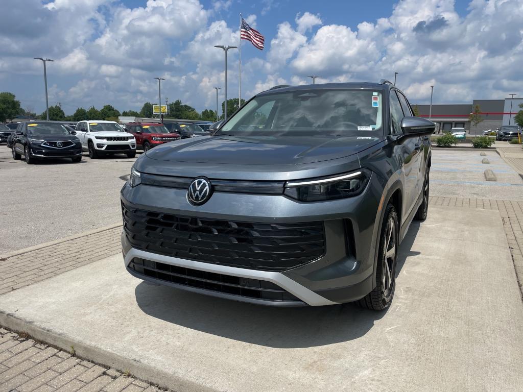 new 2025 Volkswagen Tiguan car, priced at $33,929