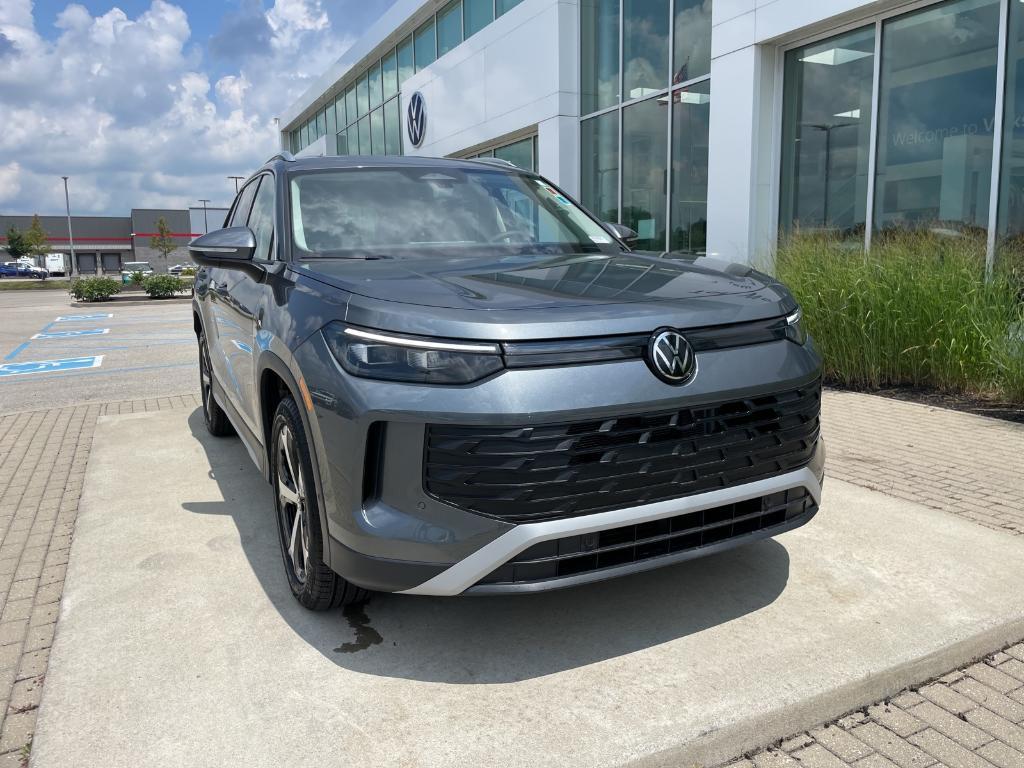 new 2025 Volkswagen Tiguan car, priced at $33,929