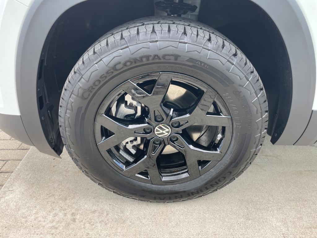 new 2025 Volkswagen Atlas car, priced at $43,834