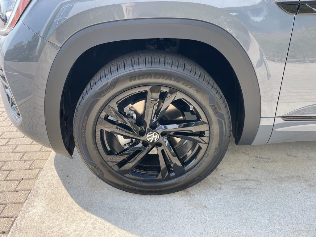new 2026 Volkswagen Atlas Cross Sport car