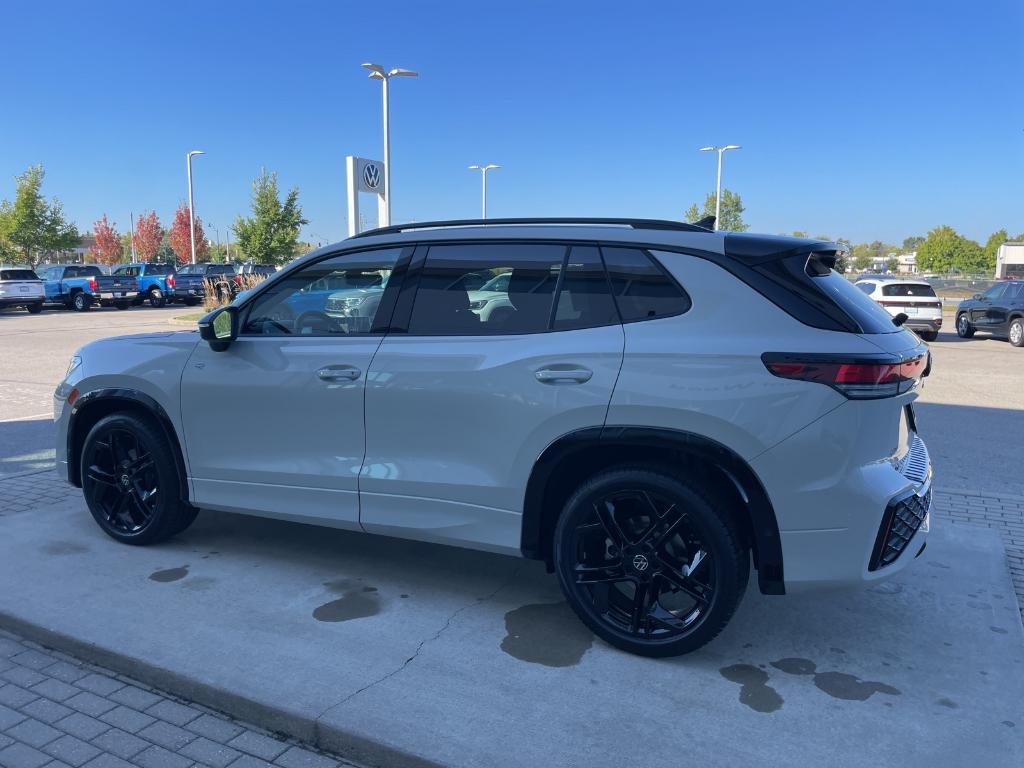 new 2025 Volkswagen Tiguan car, priced at $37,247