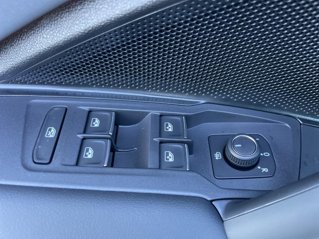 new 2025 Volkswagen Tiguan car, priced at $37,247