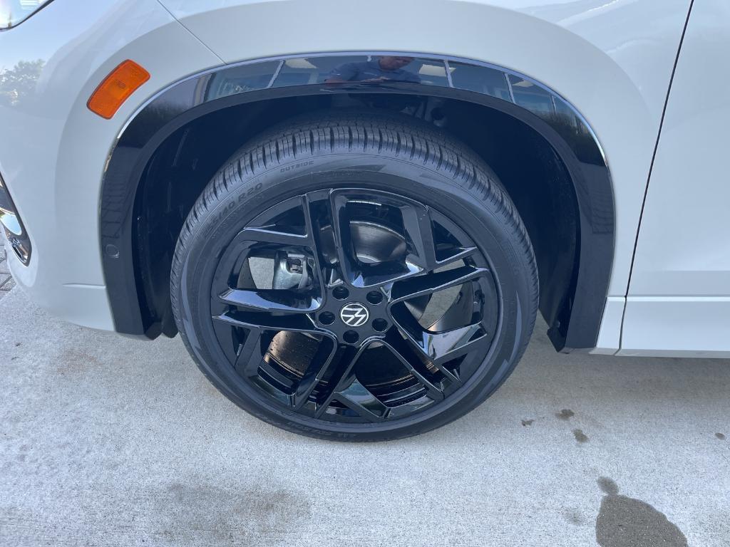 new 2025 Volkswagen Tiguan car, priced at $37,247