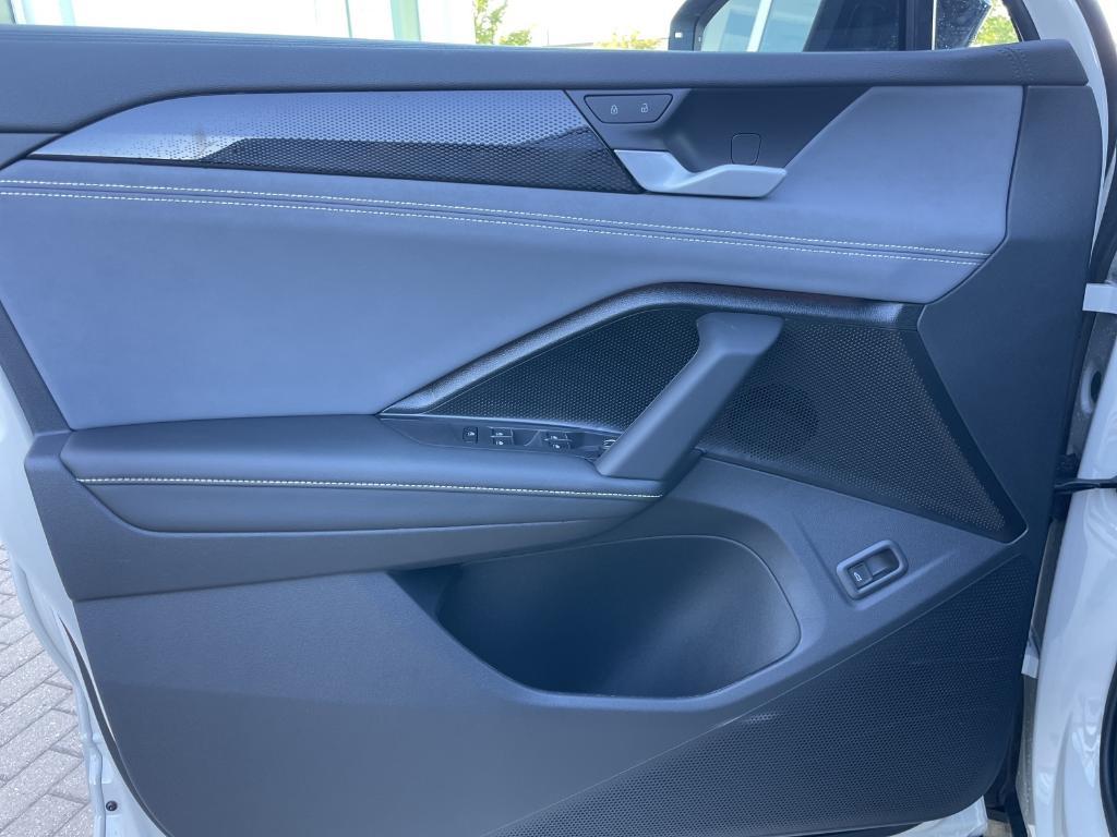new 2025 Volkswagen Tiguan car, priced at $37,247