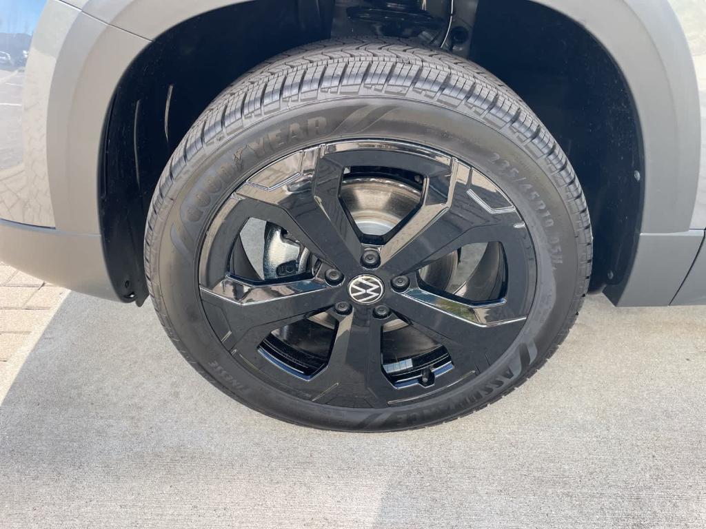 new 2025 Volkswagen Taos car, priced at $34,044