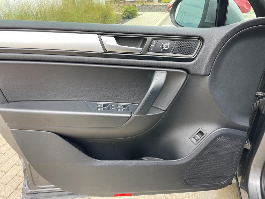 used 2014 Volkswagen Touareg car, priced at $9,075