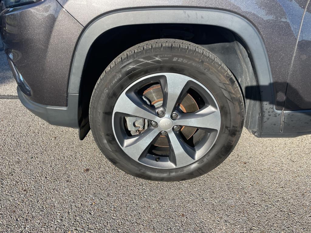 used 2019 Jeep Cherokee car, priced at $16,422