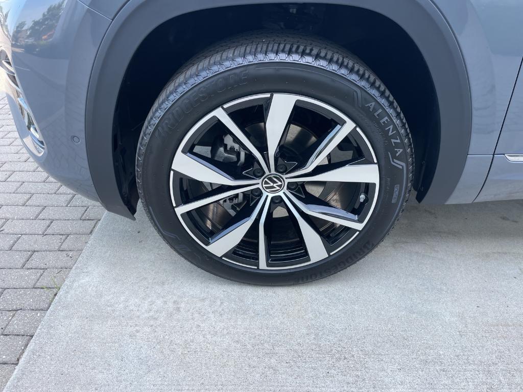 new 2025 Volkswagen Atlas car, priced at $50,577
