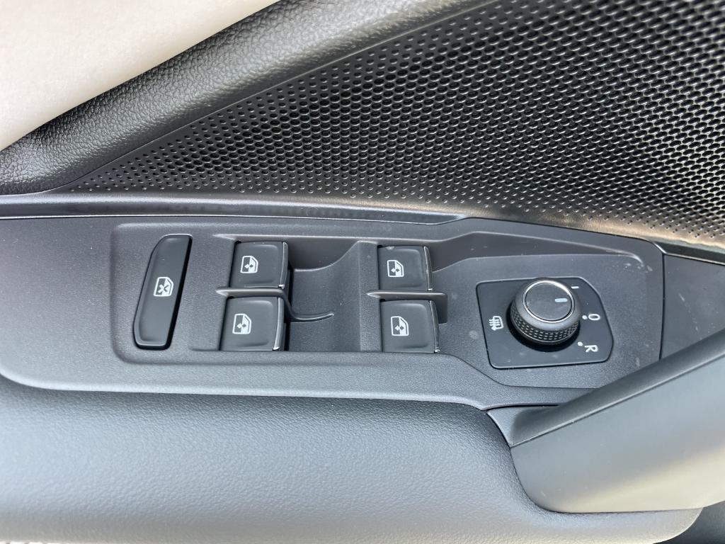 new 2025 Volkswagen Tiguan car, priced at $34,034